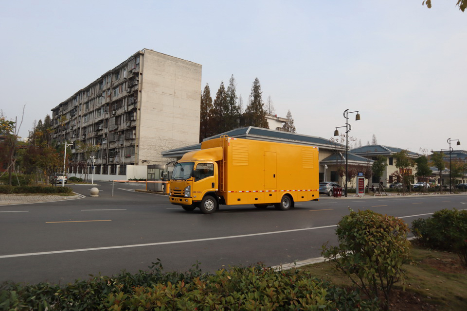 五十鈴150KW應急電源車1.JPG